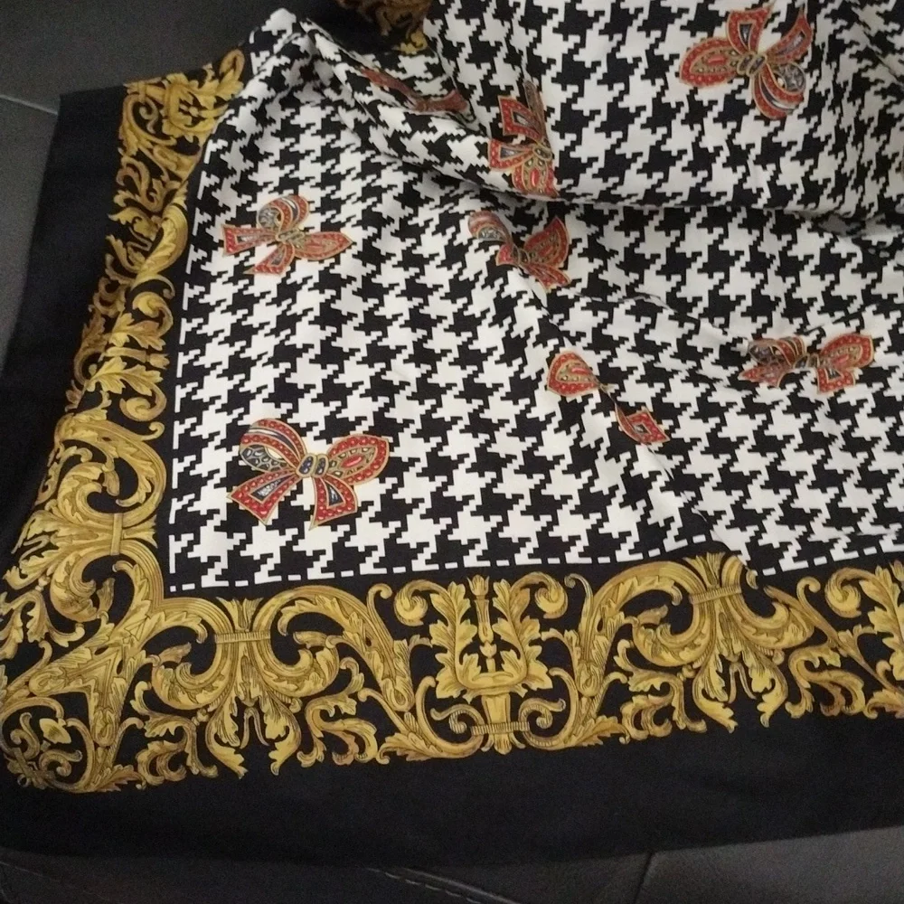 Vintage Houndstooth PatternScarf